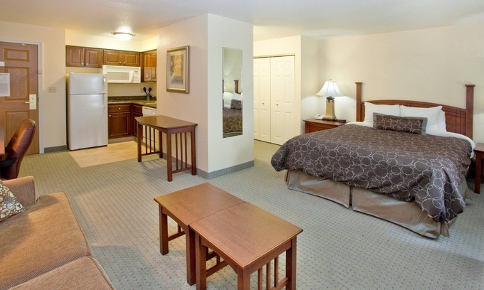 Kalamazoo Apartment | Studio | Free Breakfast. Indoor Pool