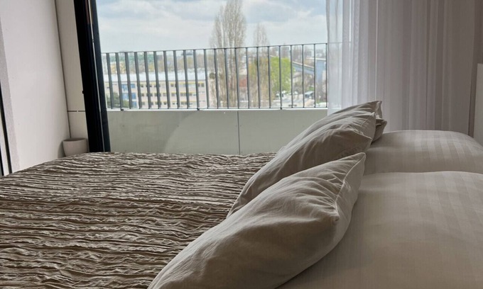 Nivy Apartment | Studio free street parking