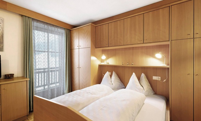 Valle San Silvestro Apartment | Studio 'Frühling' with Mountain View, Shared Garden and Wi-Fi