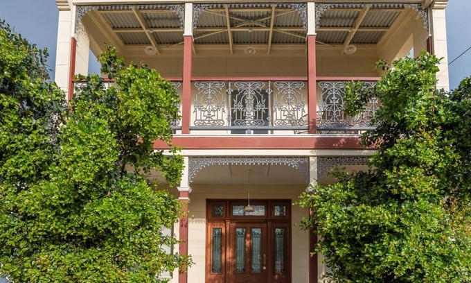 Ashgrove Apartment | Studio in Ashgrove W Bedroom Loft