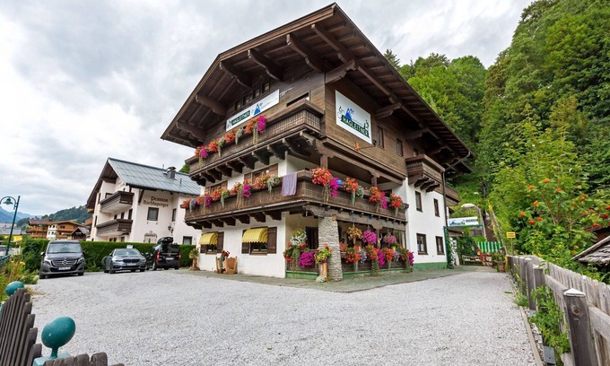 Saalbach-Hinterglemm Apartment | Studio in Saalbach near Ski Slopes