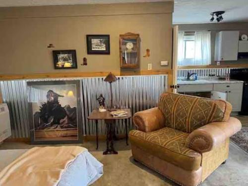 Craig House | Studio in Downtown Craig Walk to Missouri River