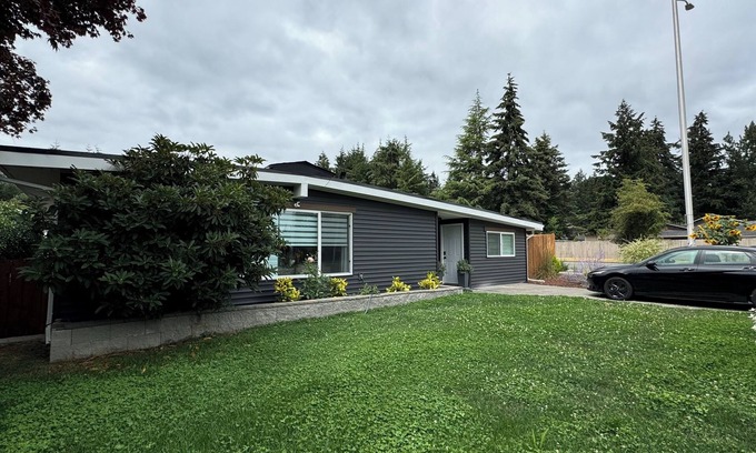 South Tacoma Apartment | Studio in Tacoma-Private entrance.