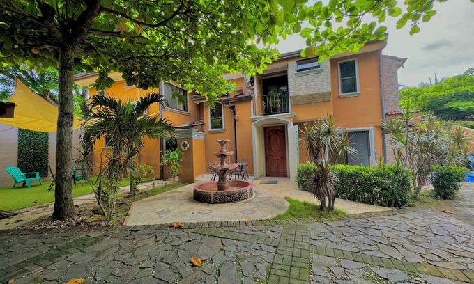 Playa Flamingo Apartment | Studio Ixora Flamingo: shared pool & patio in gated community. Pet-Friendly!
