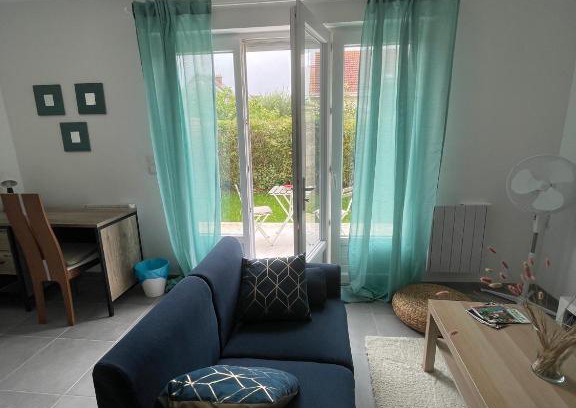 Saint-Etienne-du-Rouvray Apartment | Studio meuble Kenaya 29m2.