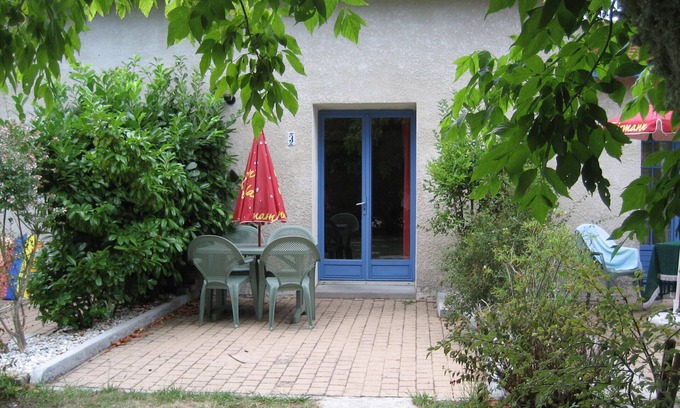 Talais Apartment | studio/Mezzanine for 2/4pers, terrace garden, 10km from Soulac plage, 2km from Gironde