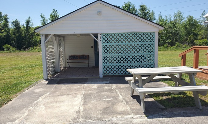 Core Creek Apartment | Studio-:Now Lower prices! Bring your boat for summer and fall fishing