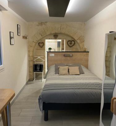 Villeneuve-les-Avignon Bed & Breakfast | Studio Numéro 3