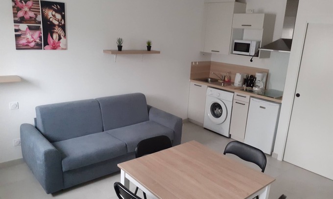 Clisson Apartment | Studio + parking privatif en sous-sol. En Résidence sécurisée et clôturée