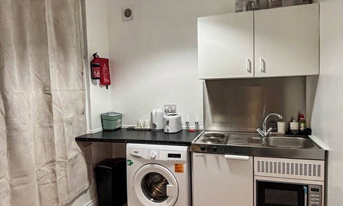 Faraday Apartment | Studio Perfect for City Explorer
