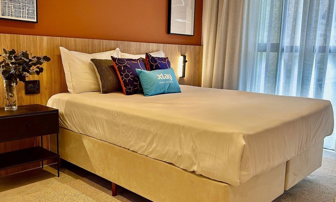 Centro Apartment | Studio queen bed in Florianópolis