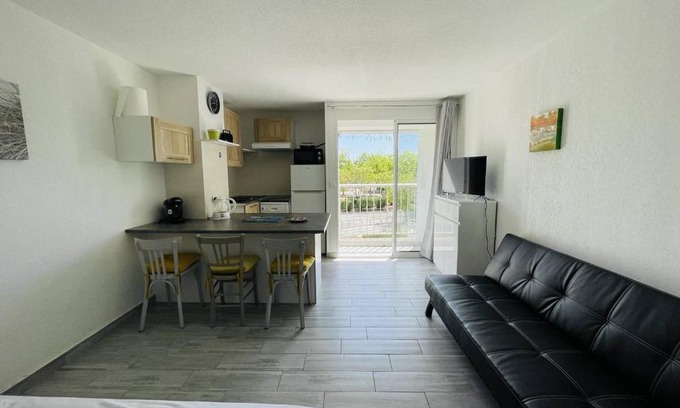 Cap d'Agde Apartment | Studio rénové, calme, proche plage et commodités, parking inclus - FR-1-723-105