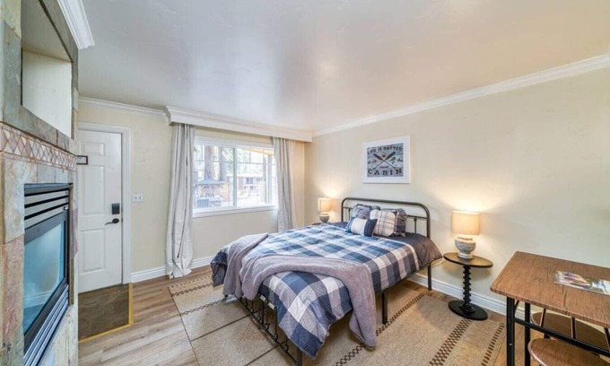Lakeside Park Cabin | Studio room only a short walk from all of Stateline's top attractions!