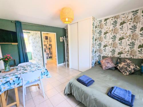 Saint-Germain-les-Belles Apartment | Studio Silhem