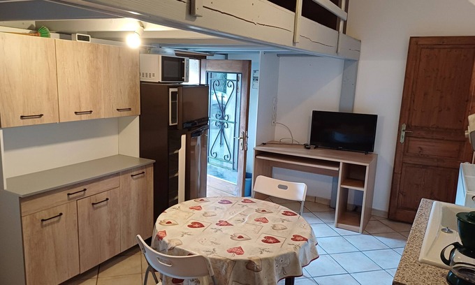 Pionsat Apartment | Studio type gite with living room and mini-kitchen, shower room with WC.