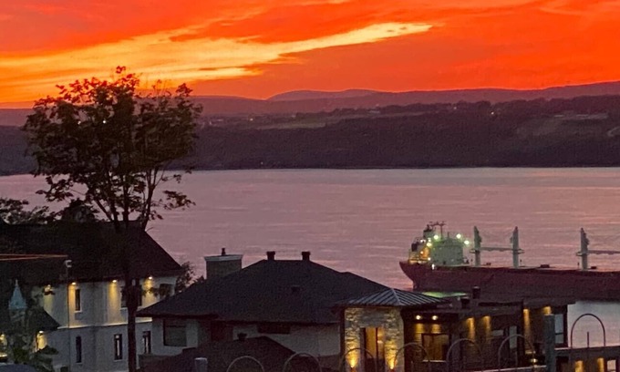 Saint-Nicolas Apartment | Studio vue sur le Fleuve et près de l'autoroute 20