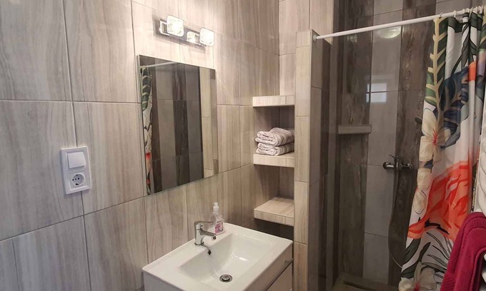 Heviz Apartment | Studio with air conditioning and internet near the city centre