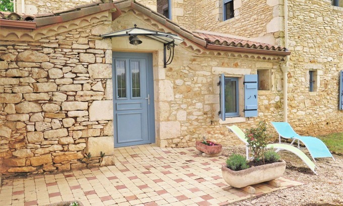 Blanquefort-sur-Briolance House | Stunning villa for 4 guests with WIFI, TV, terrace, pets allowed, panoramic view and parking