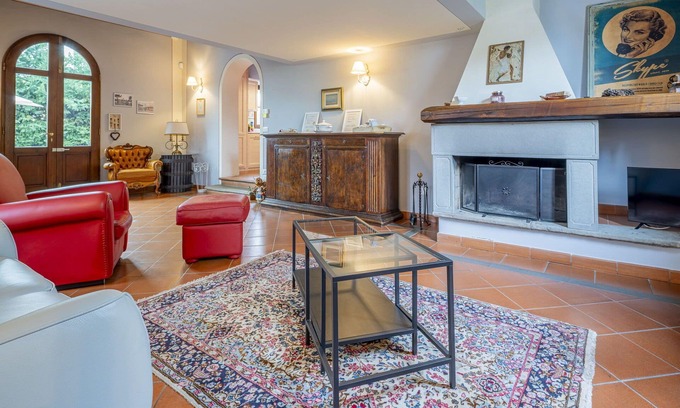 Casalguidi Villa | Stunning private villa for 6 guests with WIFI, A/C, TV, pets allowed and parking