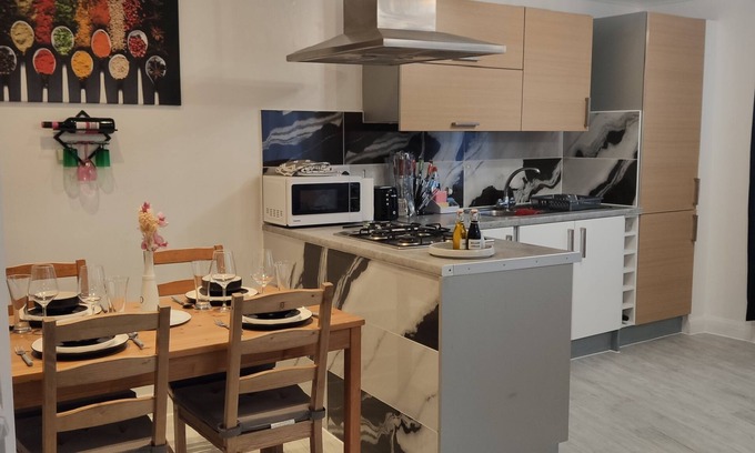 Alibon Apartment | Stunning 2-Bed Apartment in London Dagenham