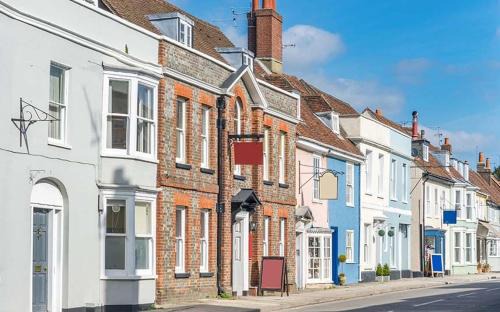 Alresford Apartment | Stunning 2 Bedroom Flat in a Central Location