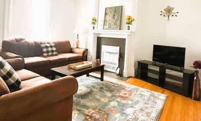 Pittsburgh Apartment | Stunning 3BR-Private Entrance-Renovated-Near City