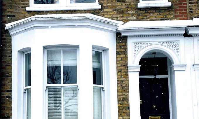 Bow West House | Stunning 4BD Home with Private Garden, East London