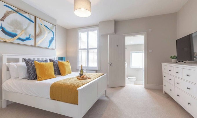 Cheltenham House | Stunning 5 Bed Regency Home