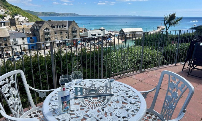 West Looe House | Stunning apartment for 4 with lovely river views