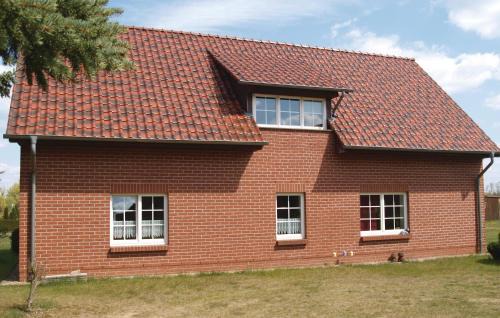 Roggentin Apartment | Stunning Apartment In Mirow Ot Qualzow