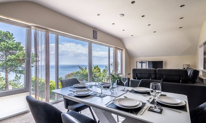Dawlish Apartment | Stunning apartment with uninterrupted views