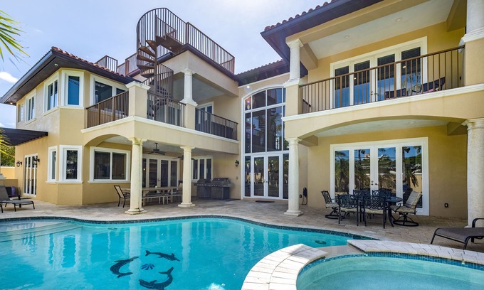 Birch Park Finger Streets House | Stunning Beach House-Steps to Beach. JULY 4th OPEN Walk restaurants, shops, park