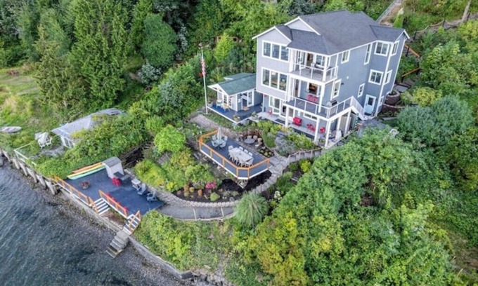 Manchester House | Stunning beachfront getaway!