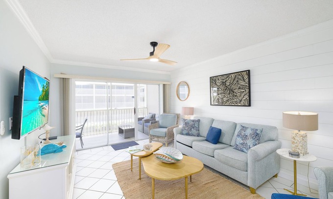 Beachview Country Club Estates Condo | Stunning Beachfront Condo, 2bd/2bath