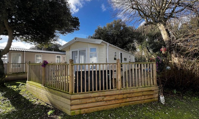 Corton House | Stunning caravan with decking at Azure Seas in Suffolk ref 32055AZ