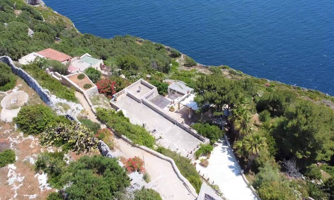 Gagliano del Capo Ski Chalet | Stunning cliff house with fantastic sea view (B)