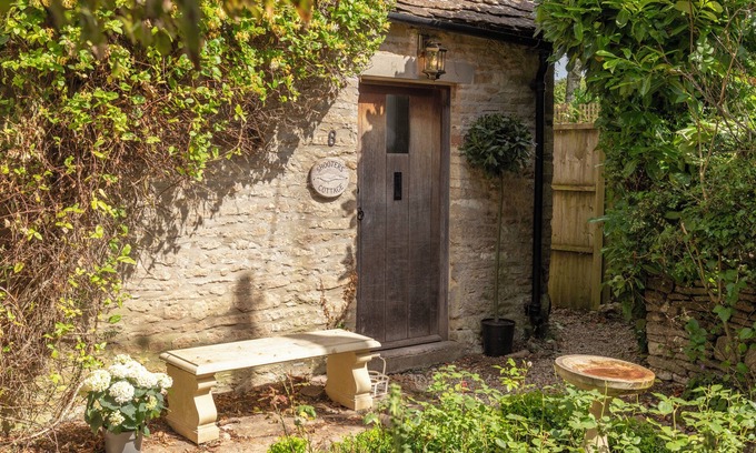 Biddestone Cottage | Stunning cottage in the beautiful Cotswold village of Biddestone