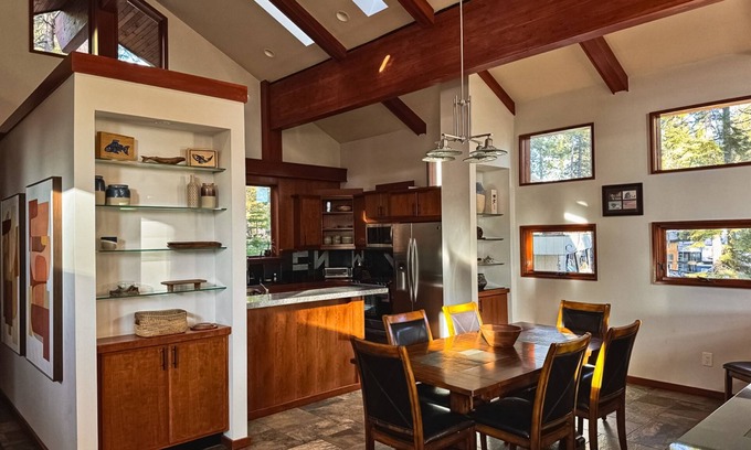 Brockway House | Stunning family-friendly home with private hot tub, fireplace & lake views