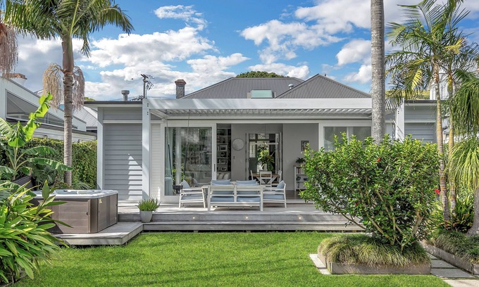 Devonport House | Stunning Garden with Studio Retreat!