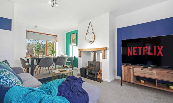 Rugby House | Stunning 4 Bedroom Home with Parking in Rugby