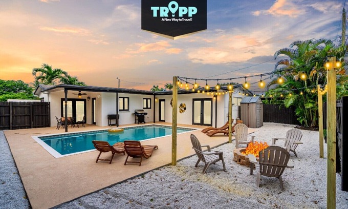 Driftwood House | Stunning Heated Pool Home Retreat/Hollywood