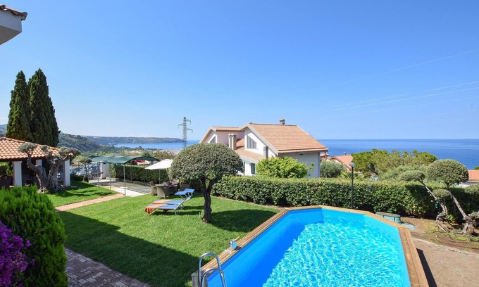 Praia a Mare House | Stunning home in Praia a Mare CS