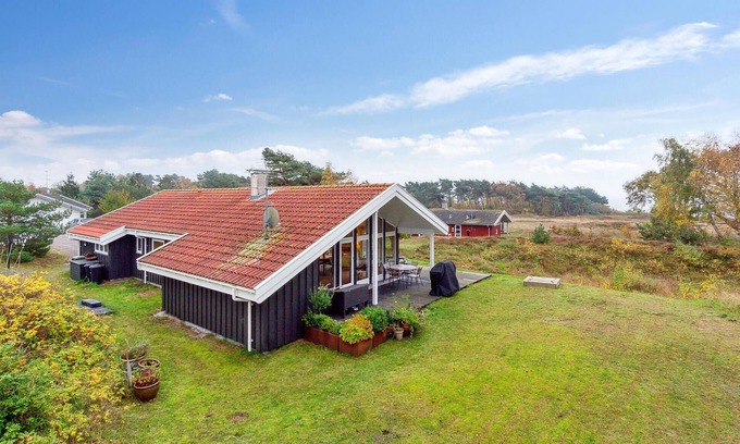 Oster Somarken House | Stunning home in Aakirkeby with WiFi