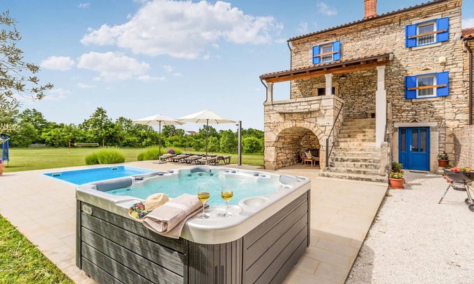 Jursici House | Stunning home in Brscici