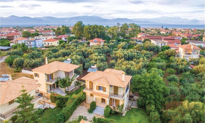 Diakofto House | Stunning home in Diakopto with 4 Bedrooms and WiFi