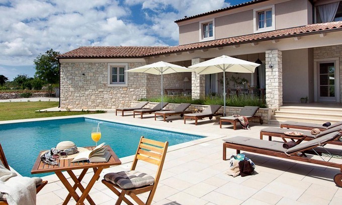 Divsici House | Stunning home in Divsici with WiFi