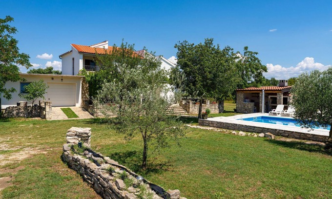 Velim House | Stunning home in Donji Kasic