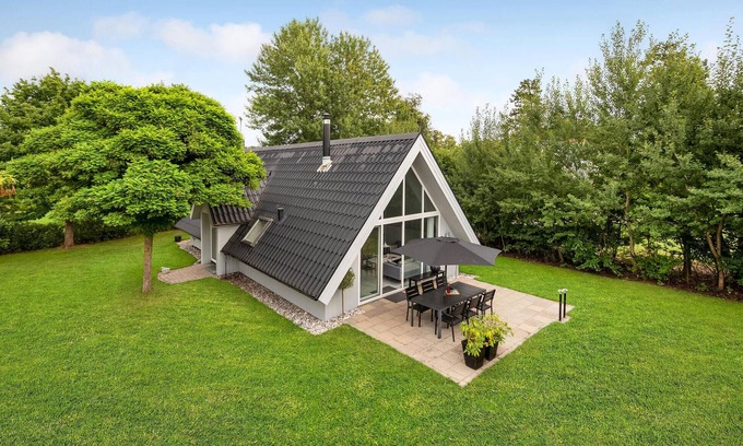 Vibæk Strand House | Stunning home in Ebeltoft with kitchen