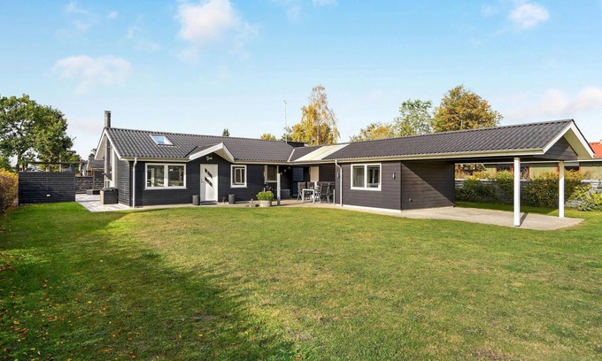 Oster Hurup House | Stunning home in Hadsund with WiFi