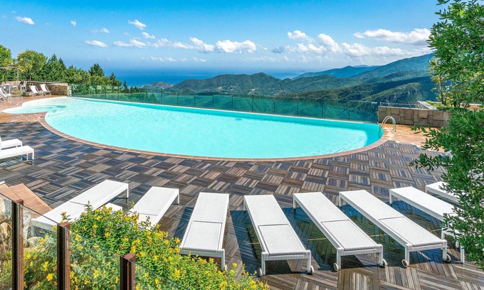 Magliolo House | Stunning home in Magliolo